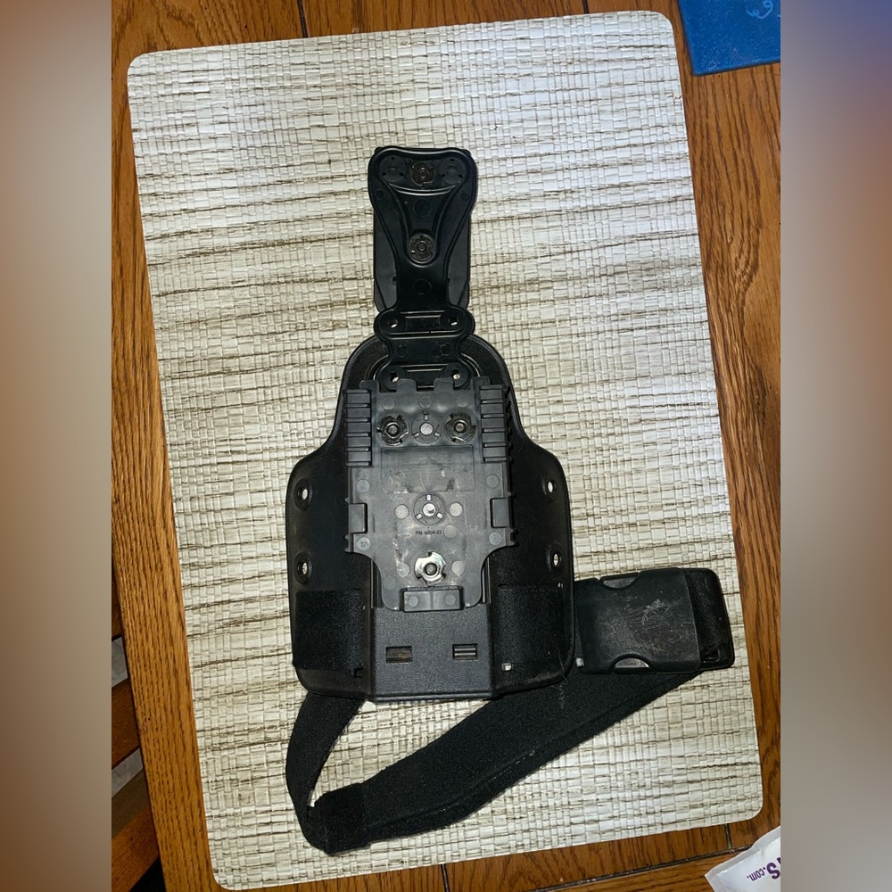 SAFARILAND Single Strap Leg Shroud